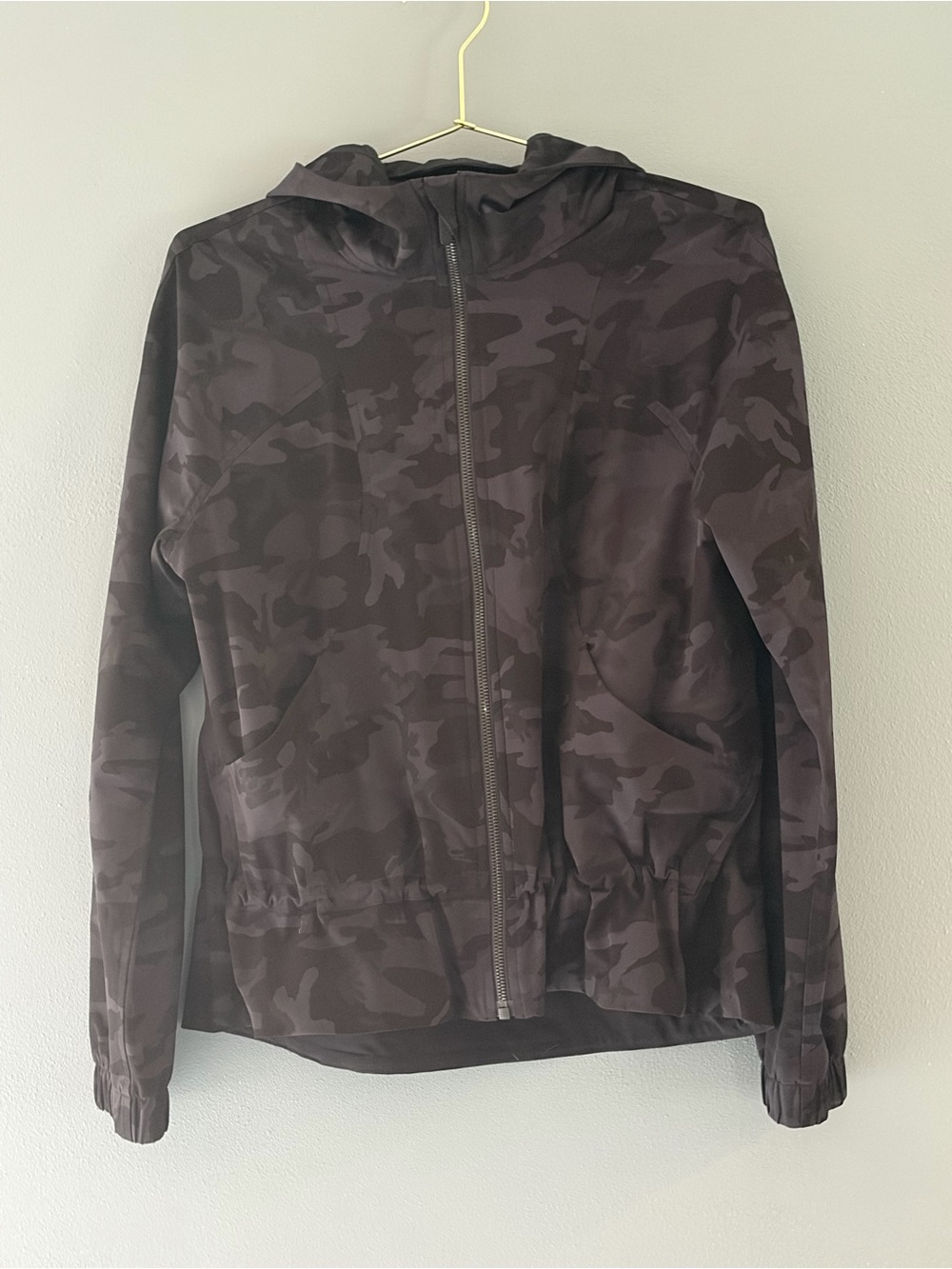 lululemon athletica Women's Camo Windbreaker Jacket - Black